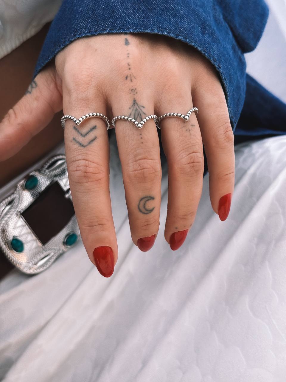 Anel em V Envelhecido em Prata 925