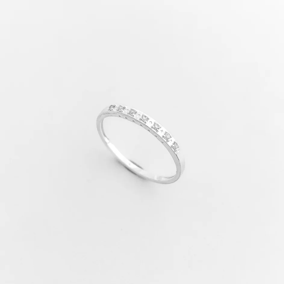 Anel Aparador Cravejado com Zircônias em Prata 925