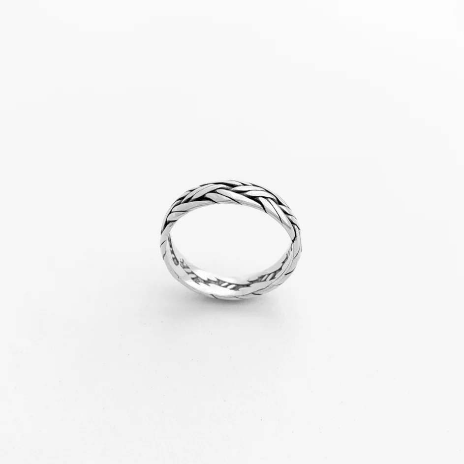 Anel Trançado Trabalhado em Prata 925