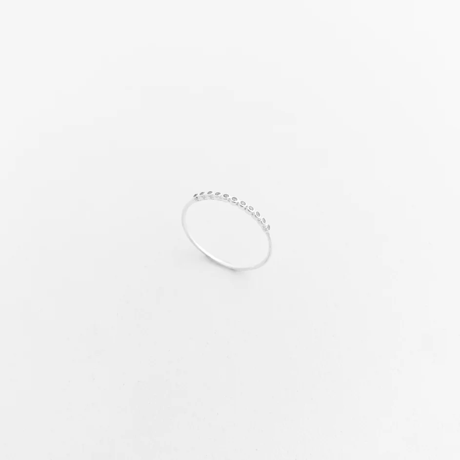 Anel Aparador Fino Cravejado com Zircônia em Prata 925