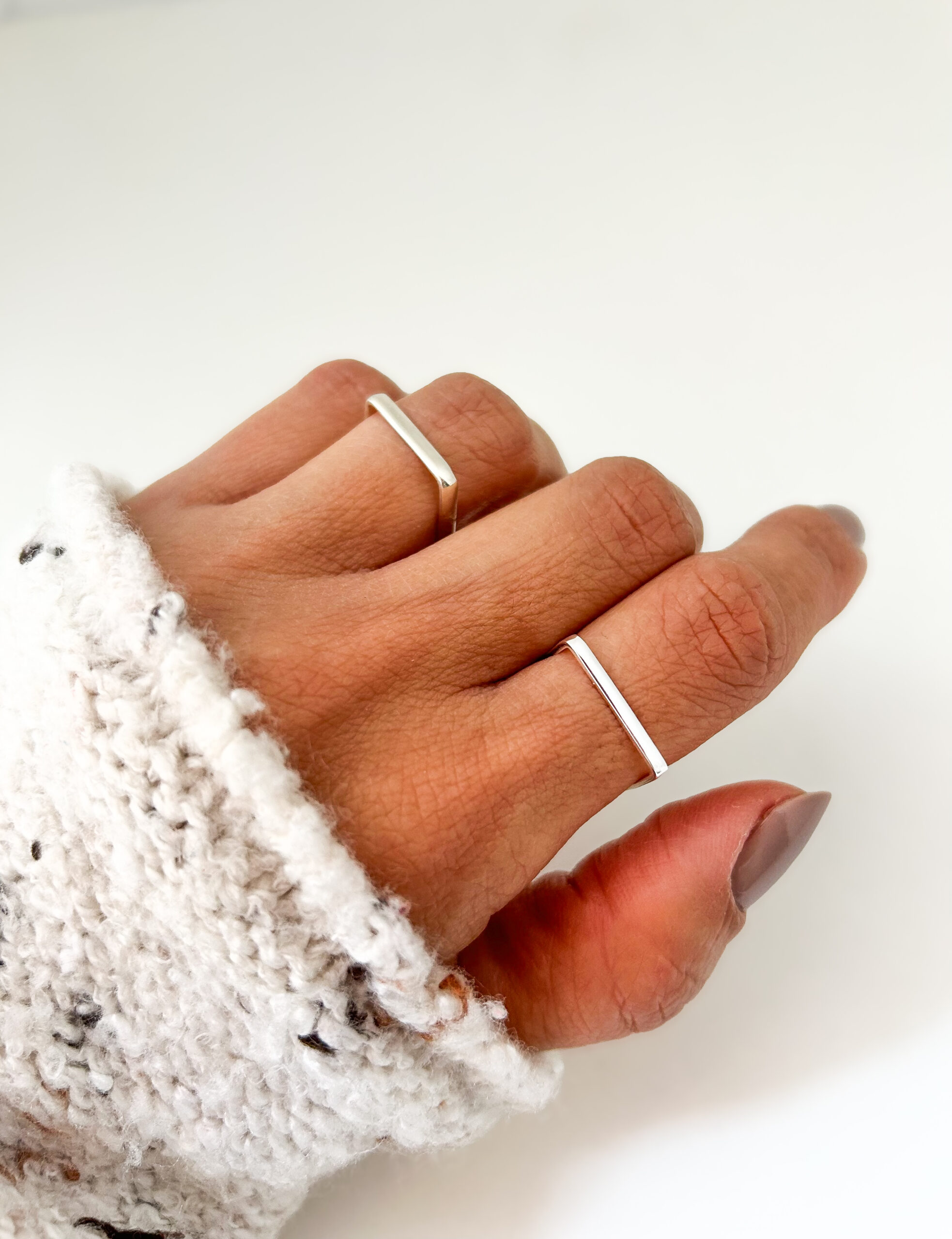 Anel com Aro Quadrado em Prata 925