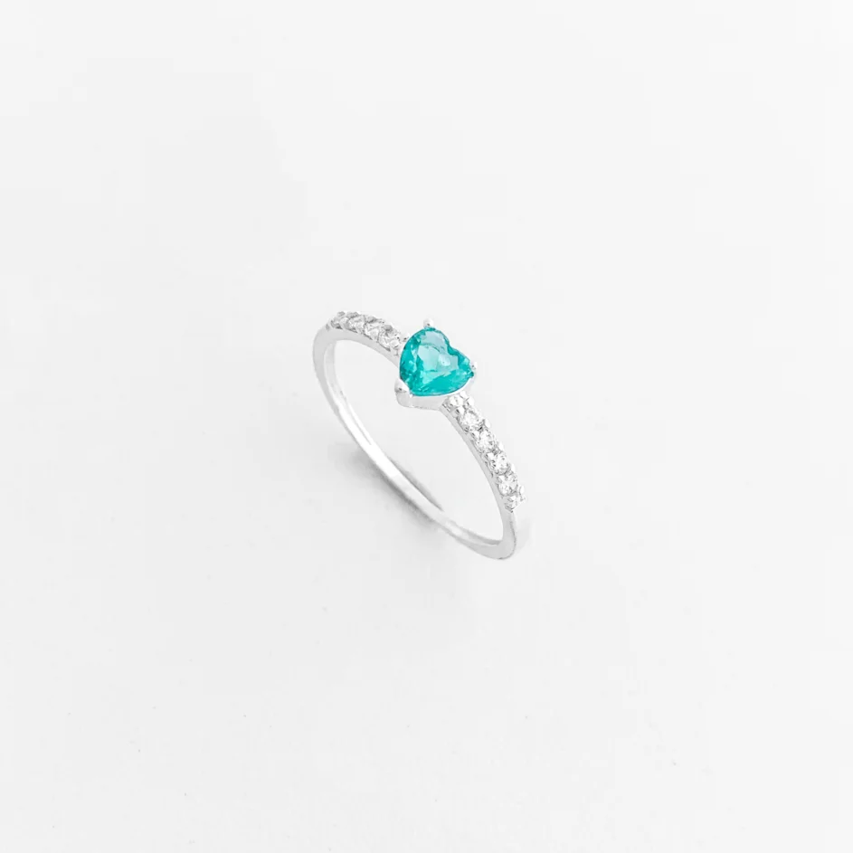 Anel de Coração Verde Cravejado com Zircônias em Prata 925